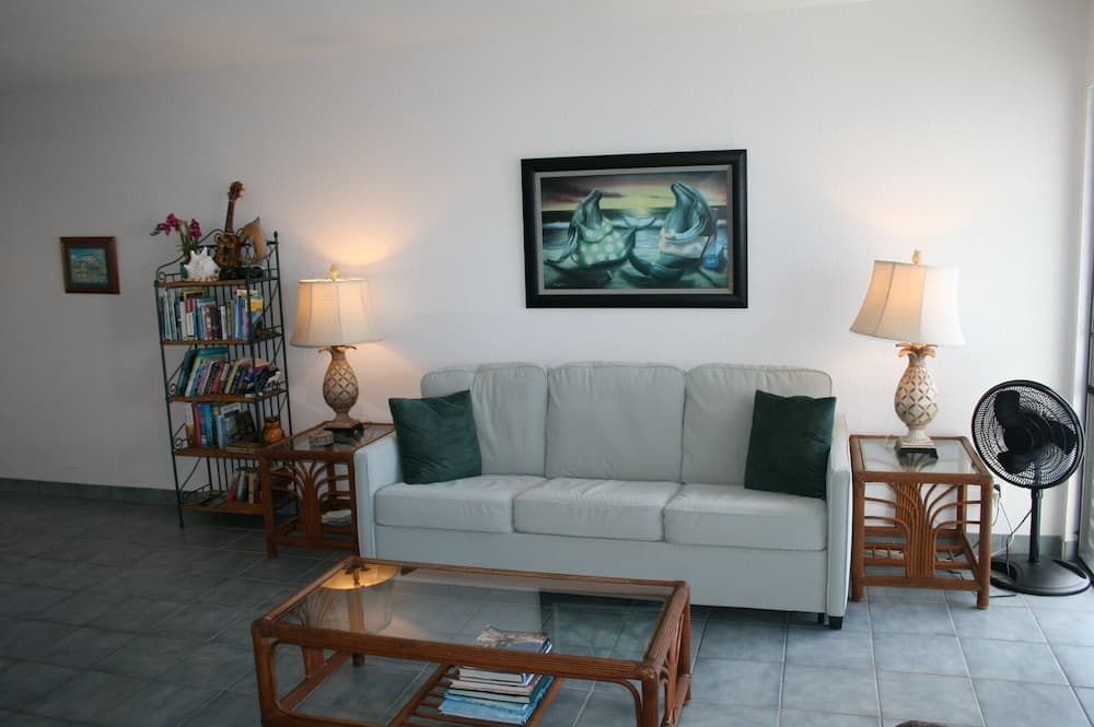 Sea Ge 1-203 1 Bedroom Condo by RedAwning