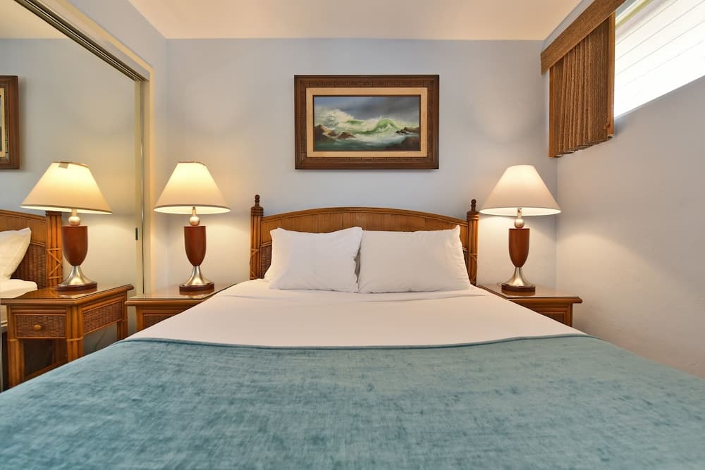 Lahaina Roads #206 1 Bedroom Condo by RedAwning