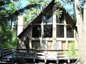 Woodsy 'a' Frame 3 Bedroom Cabin by RedAwning