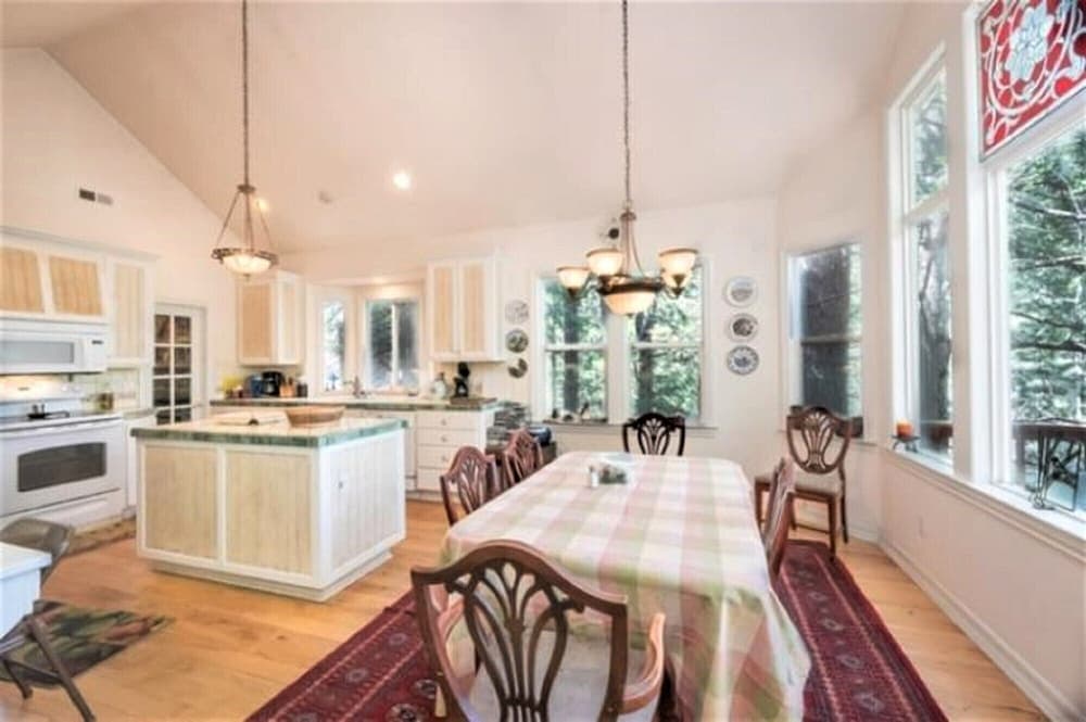 Light And Bright 3 Bedroom Home by RedAwning