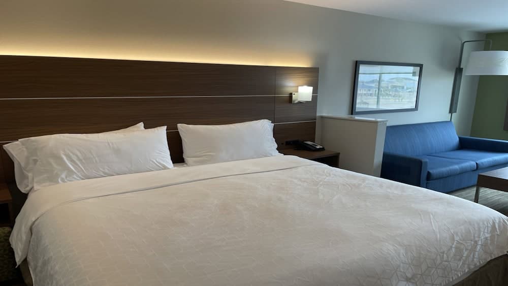 Holiday Inn Express & Suites Brenham South by IHG