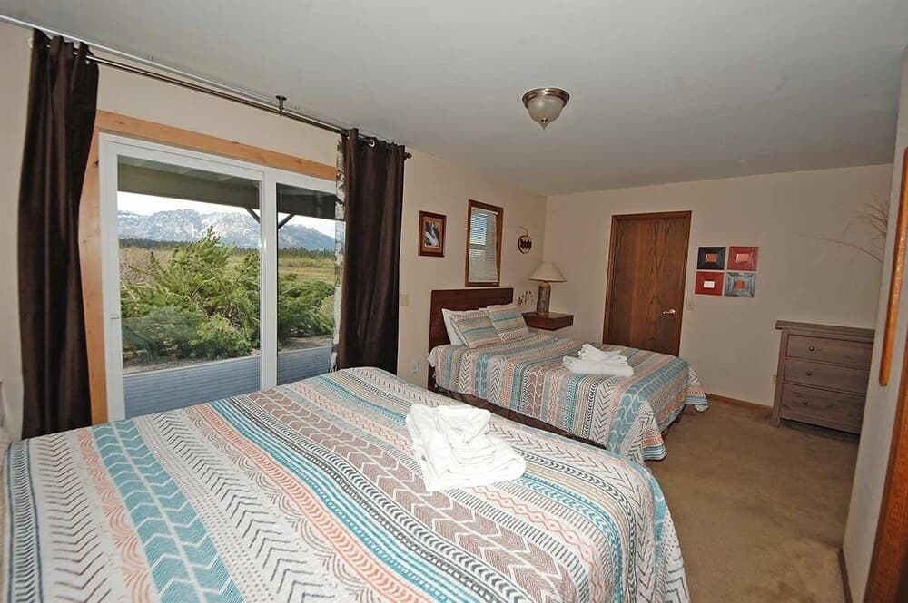 1712 Venice Drive 4 Bedroom Home by RedAwning