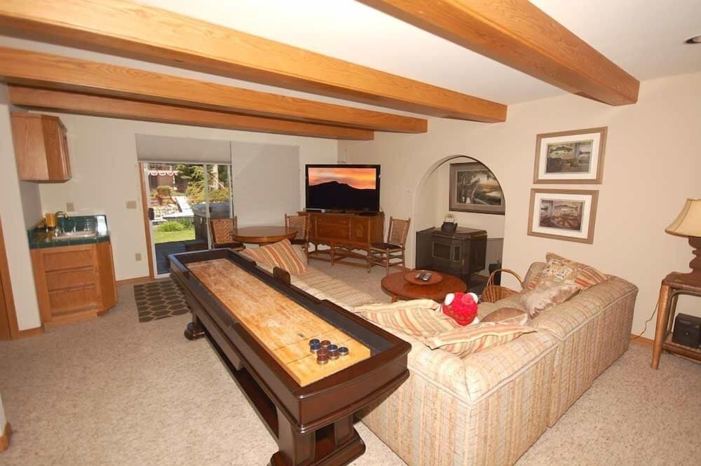 1931 Kokanee 3 Bedroom Home by RedAwning