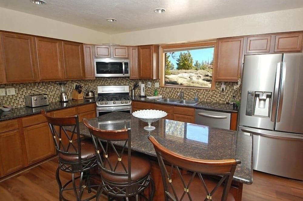 3513 Pony Express 3 Bedroom Home by RedAwning