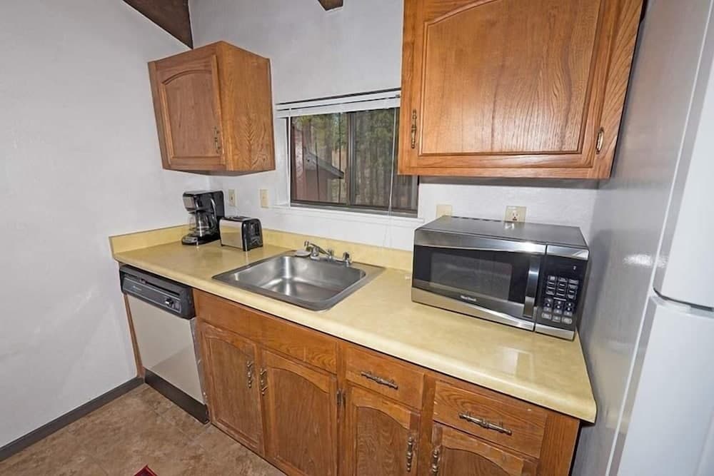 3861 Saddle Road by RedAwning