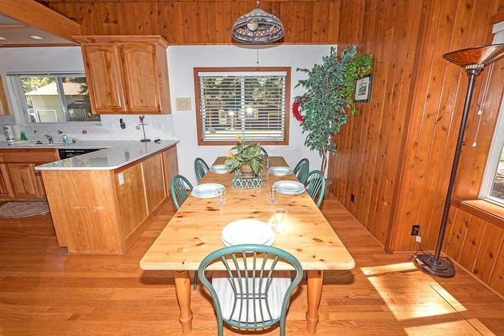 763 Wentworth Lane 3 Bedroom Home by RedAwning