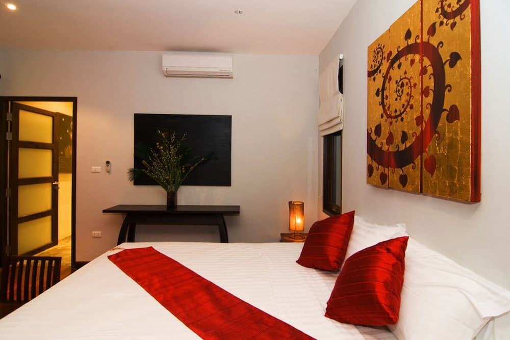 Villa Kama by Holiplanet