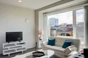 Pelicanstay in Stadium District