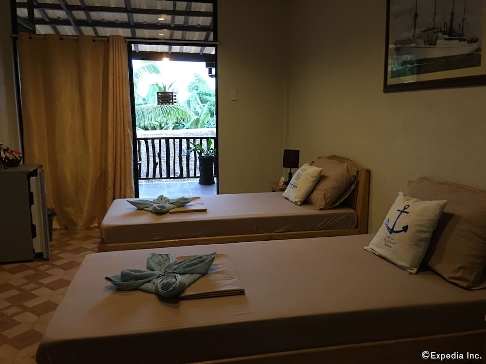 Captain's Lodge and Bar