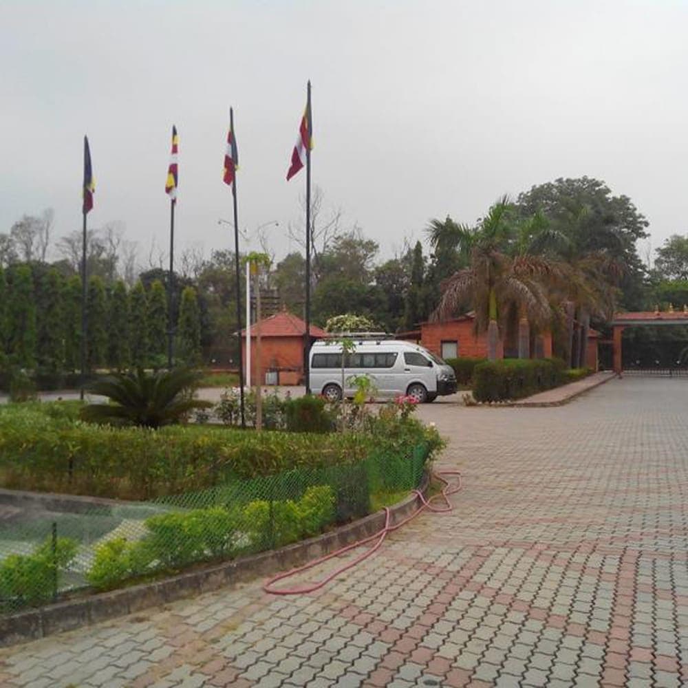Hotel Lumbini Garden New Crystal