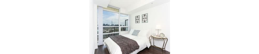 Platinum Suites - Fabulous CN Tower View, 2Bed 2Bath & Parking