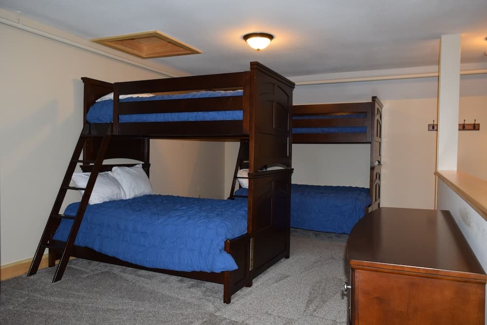 The Retreat at Norwich Lake