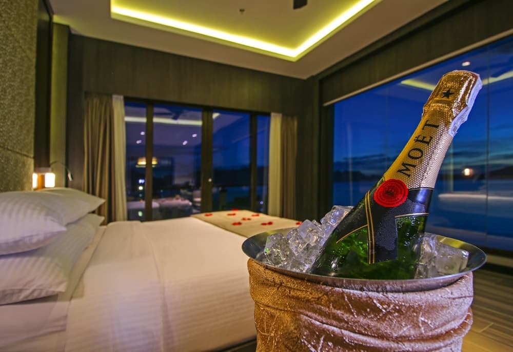 Two Seasons Coron Bayside Hotel