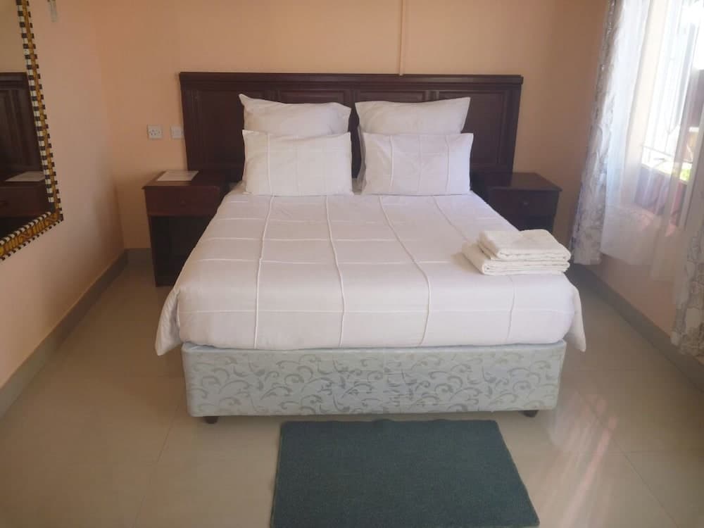 Sunset Junction Lodges & Tours