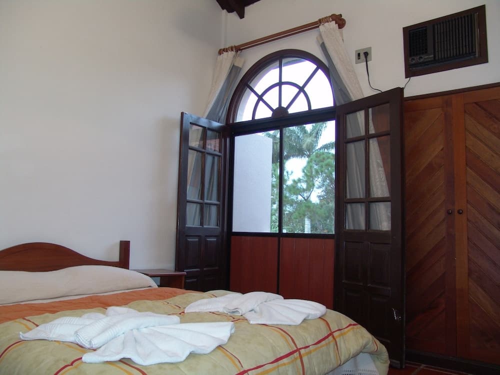 La Alhambra Apart Hotel