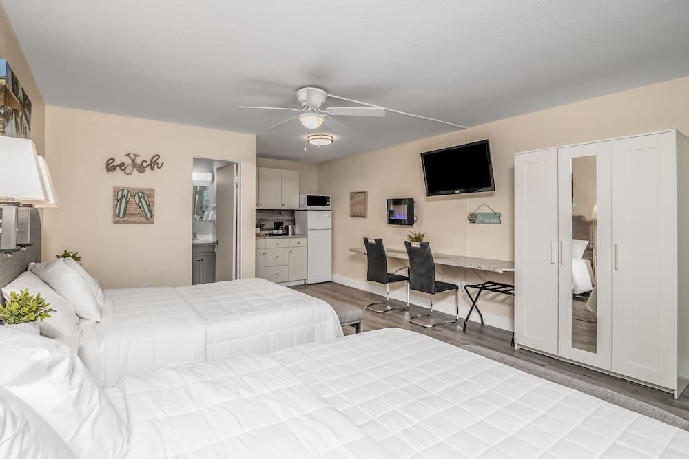 Latitude 26 Waterfront Boutique Resort - Fort Myers Beach