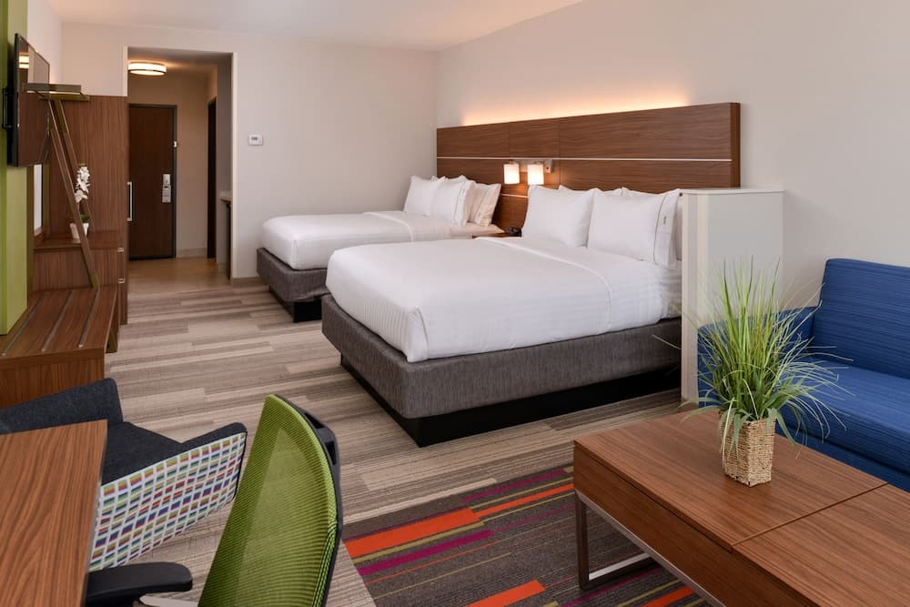 Holiday Inn Express & Suites St. Petersburg - Madeira Beach by IHG