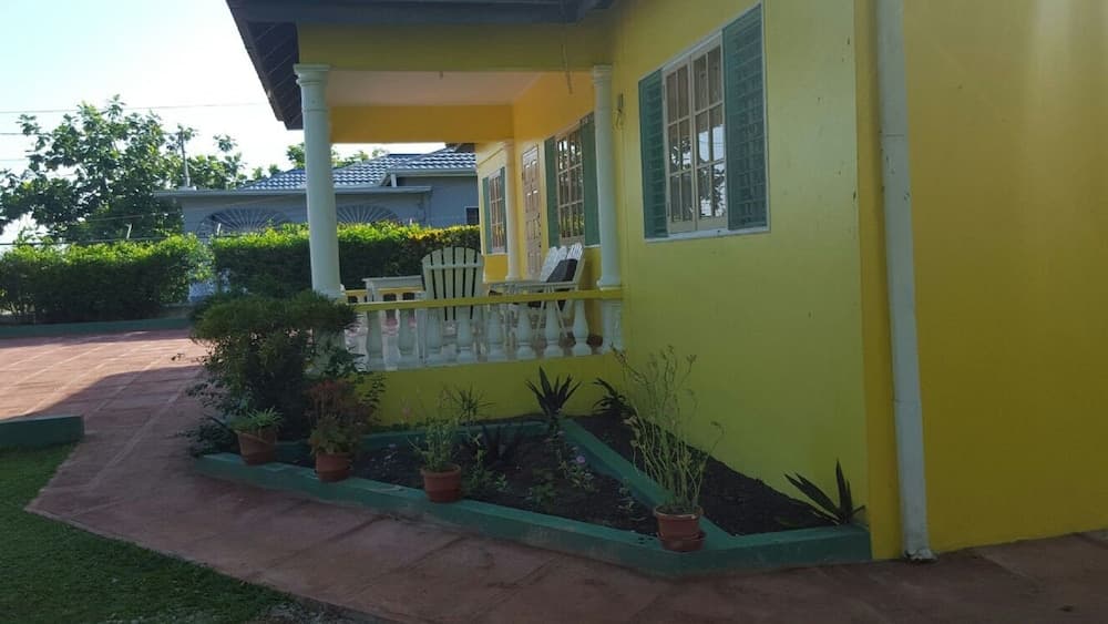 Ocho Rios Almond Tree Villas