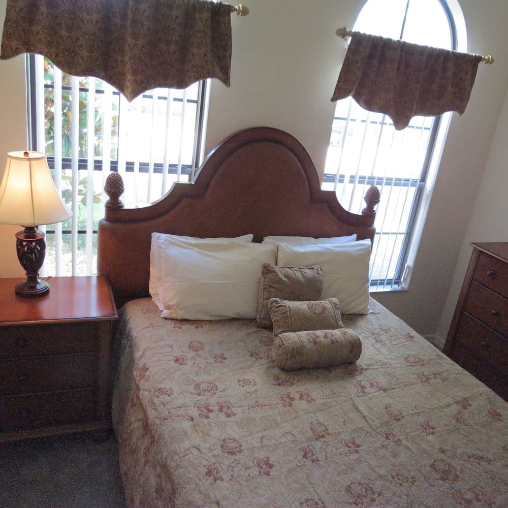 Deluxe Pool Homes by SVV