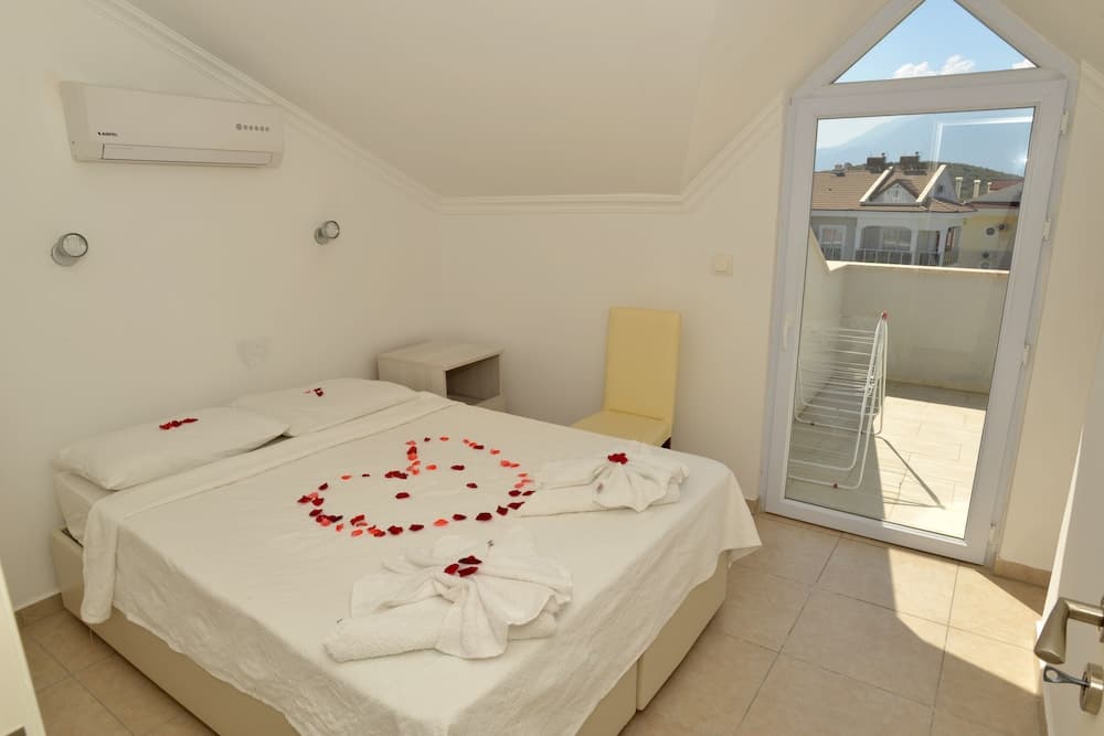 Lighthouse Legend Aparts