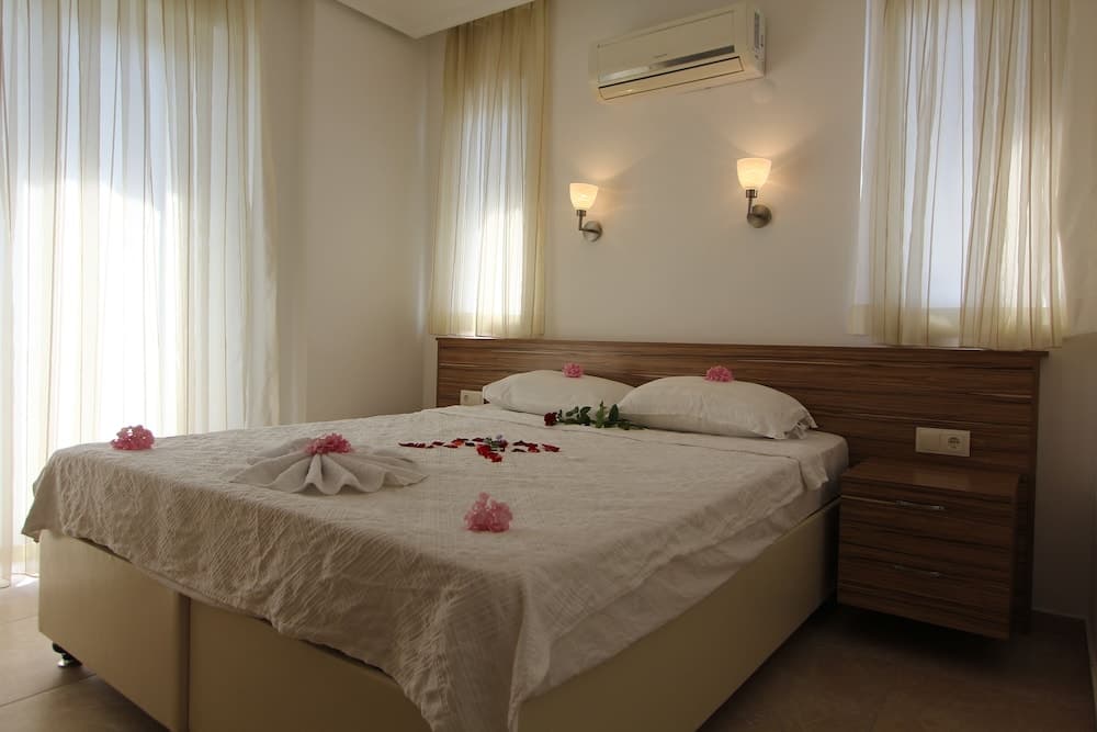 Lighthouse Legend Aparts