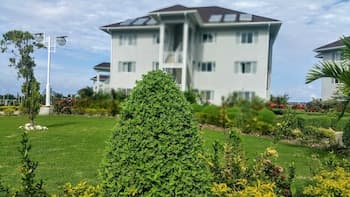 Oceanic View Apartment at Fern Court