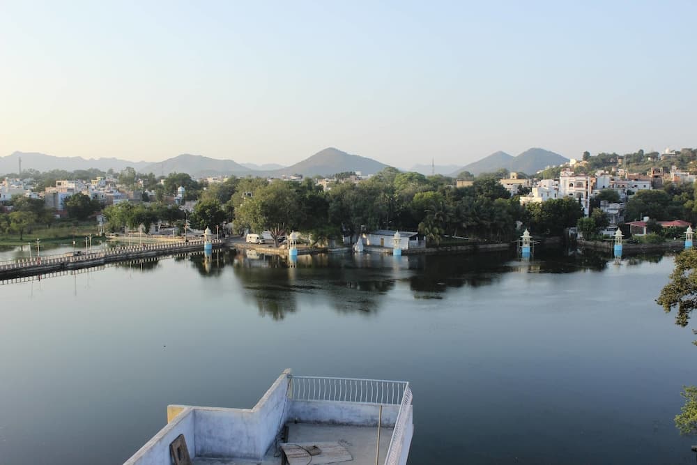 Backpacker Panda Lake Pichola Udaipur