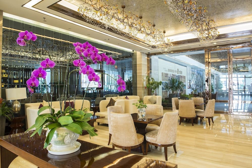 Longjiang Country Garden Phoenix Hotel