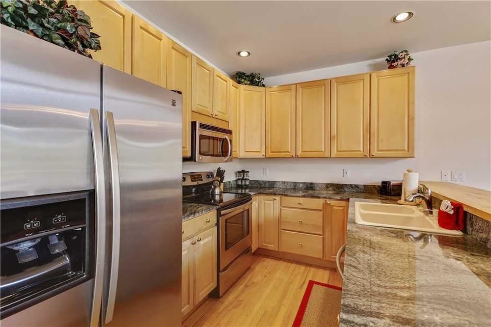 Pines 101 Ski in out 4 BR Town House