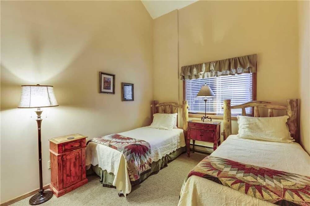 TYRA SKI IN OUT 4 BR Condo