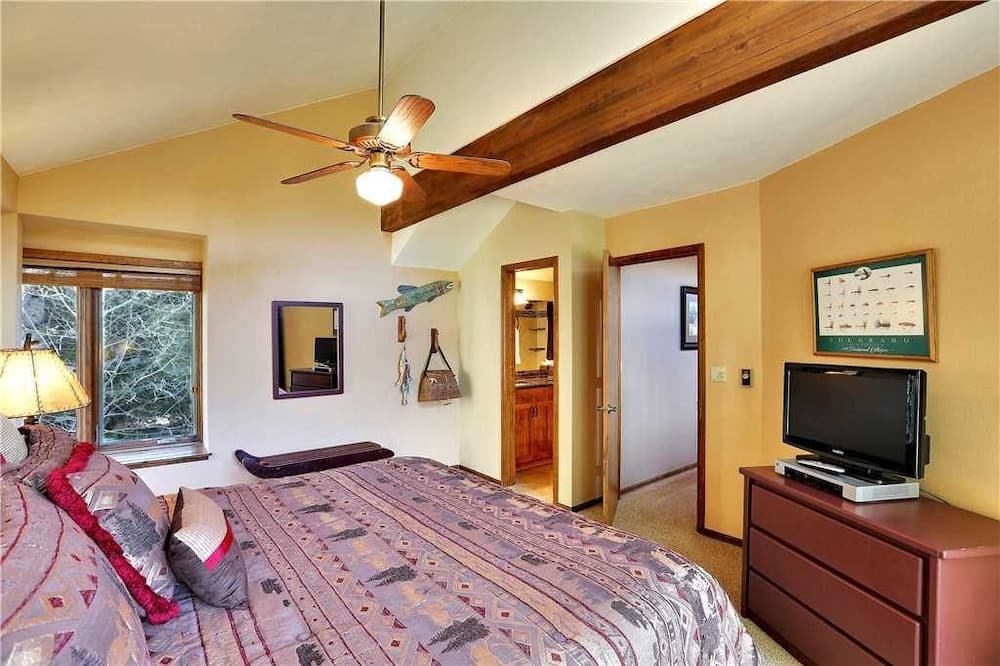 Hideaway Cabin House