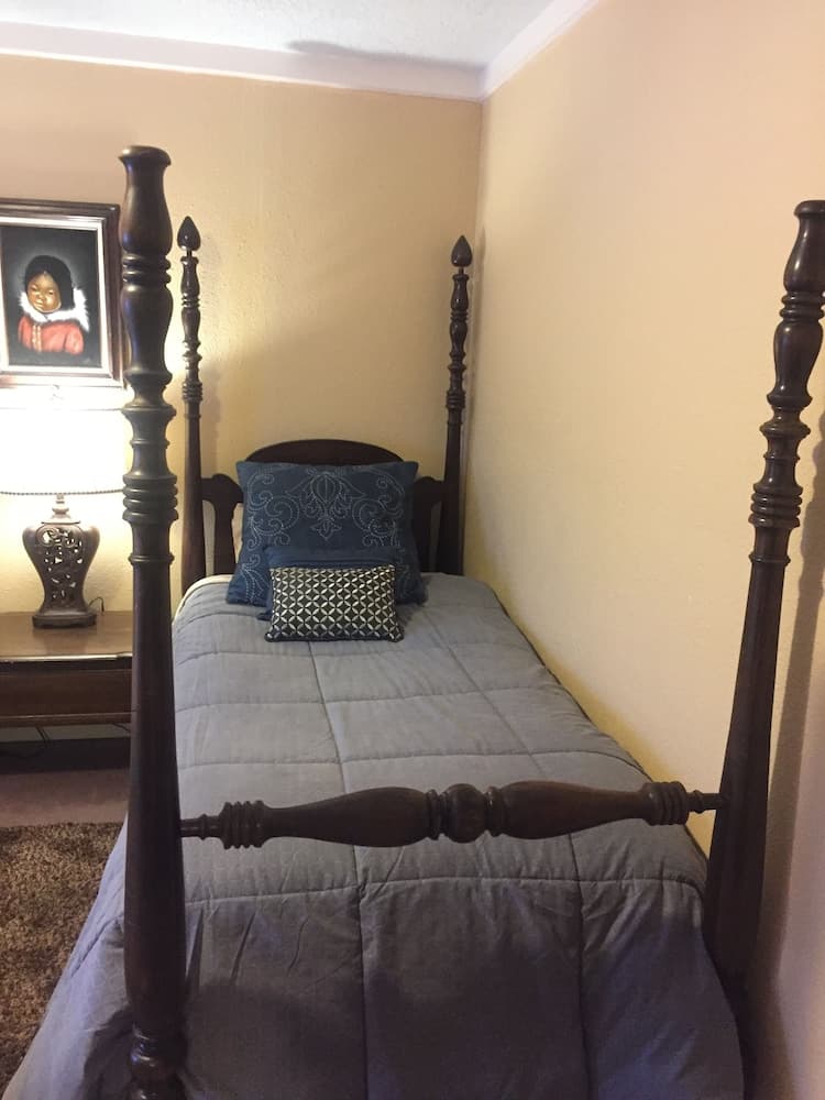 Alaska Grizzly Lodge