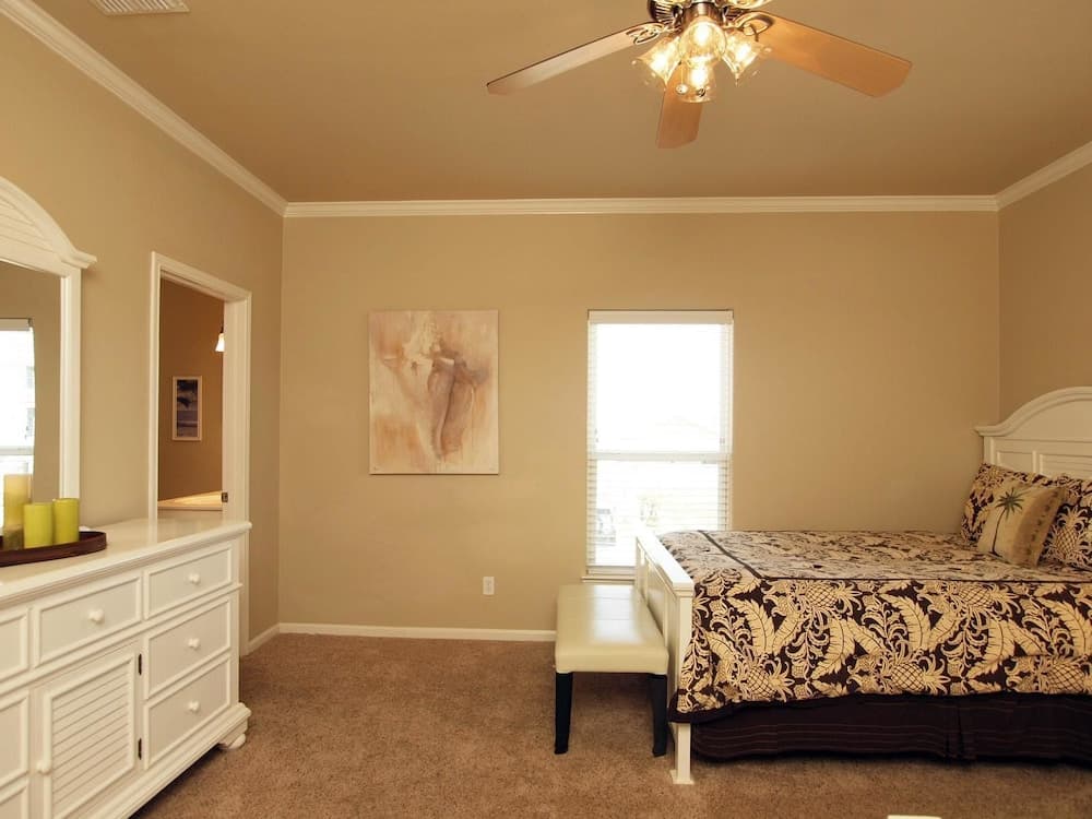 Orange Seahorse House 682KD