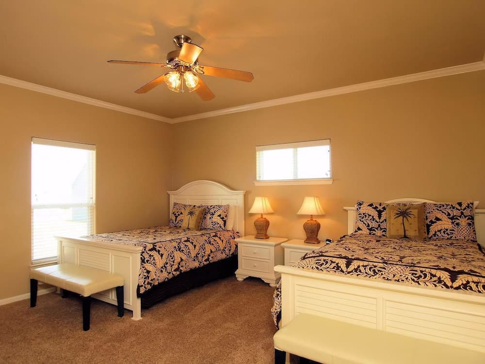 Orange Seahorse House 682KD