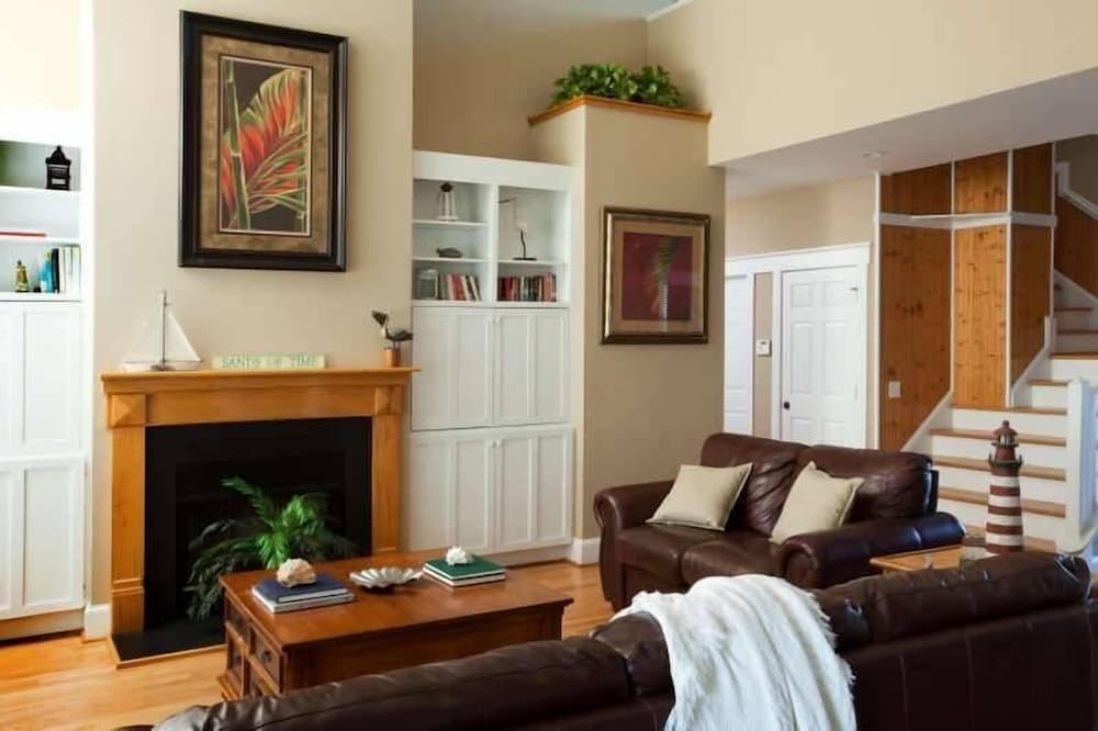 Aquarius 4 Bedroom Holiday Home By Bald Head Island