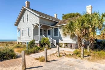 Captain Charlie s 1 3 Bedroom Holiday Home By Bald Head Island