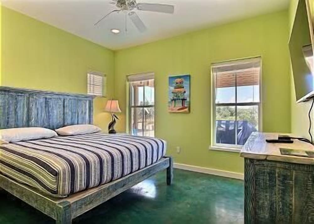 Gulfwaters Beachfront Resort 101 102