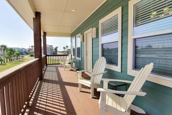 Mi Casa Tu Casa upstairs