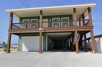 Mi Casa Tu Casa downstairs