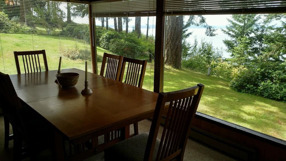 Mutiny Bay Waterfront House