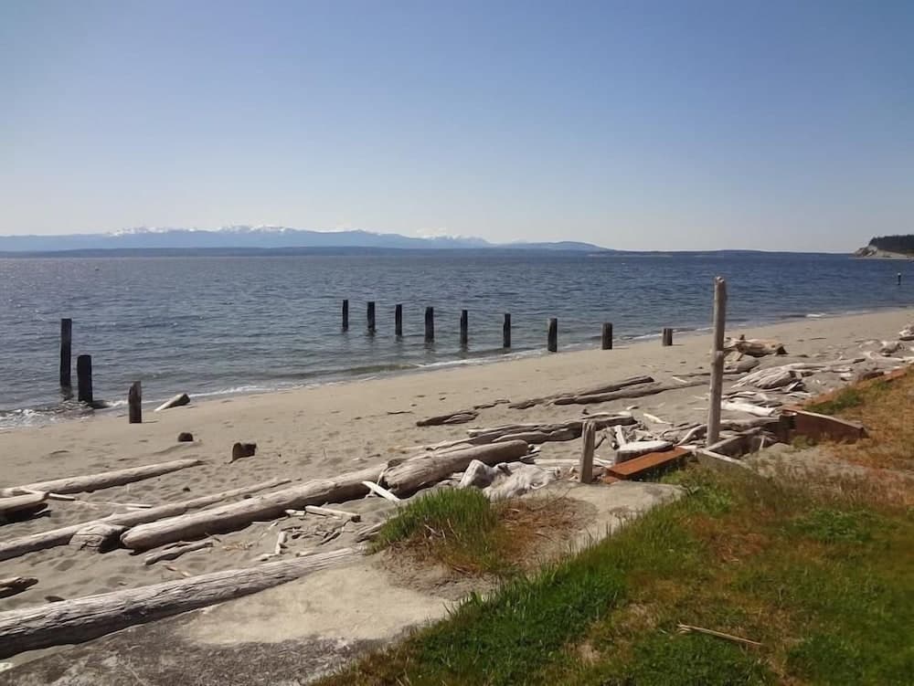 Beachfront Mutiny Bay Cabin