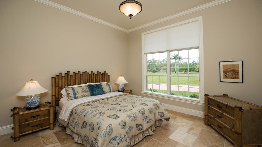 Knickerbocker Estate: Elegant 9-BR Getaway in Naples. Enjoy Private Pool, Outdoor Dining, and Expansive Grounds, Experience Tranquility with Easy Access to Naples' Best