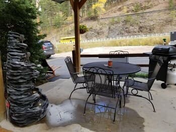 Ponderosa Pines Inn and Cabins