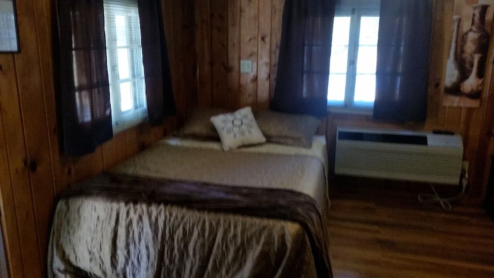 Ponderosa Pines Inn and Cabins