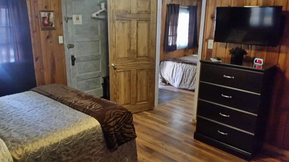 Ponderosa Pines Inn and Cabins