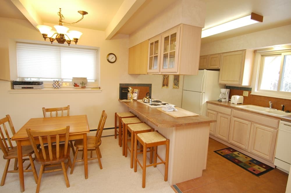 Aspen Townhouse East by Frias Properties