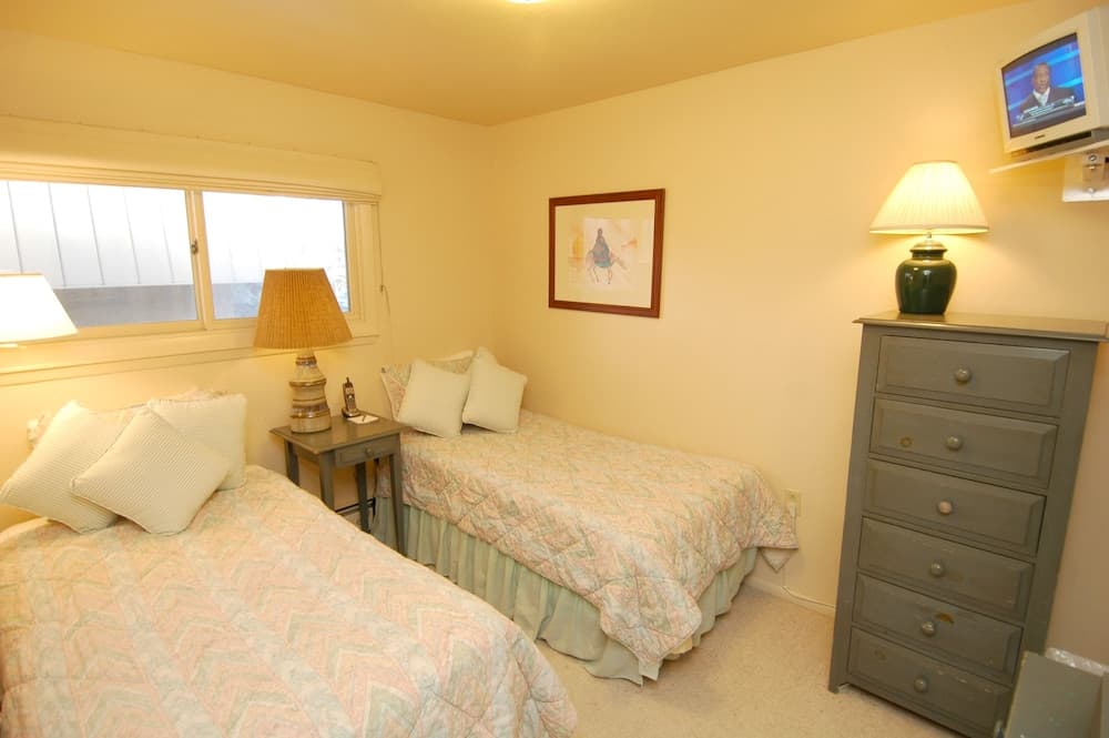 Aspen Townhouse East by Frias Properties