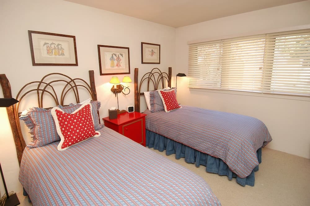 Clarendon by Frias Properties