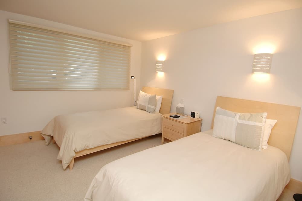 Clarendon by Frias Properties