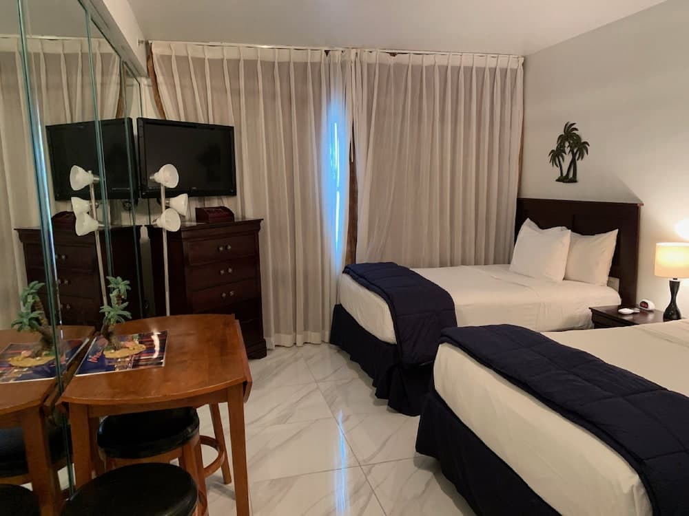 Ocean Front Casablanca Studios with FULL KITCHENS & Beach access By BL Rentals